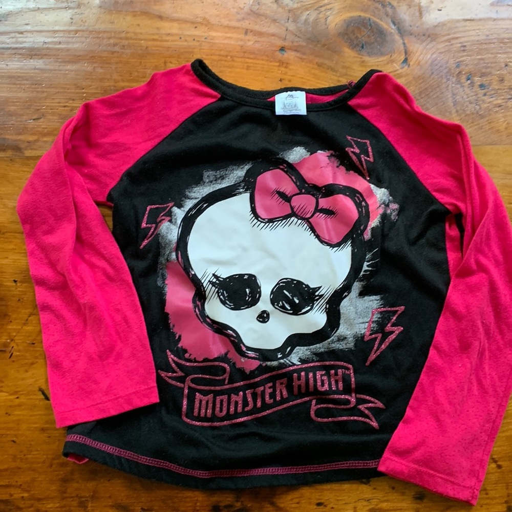 Monster High 3/4 sleeve top.